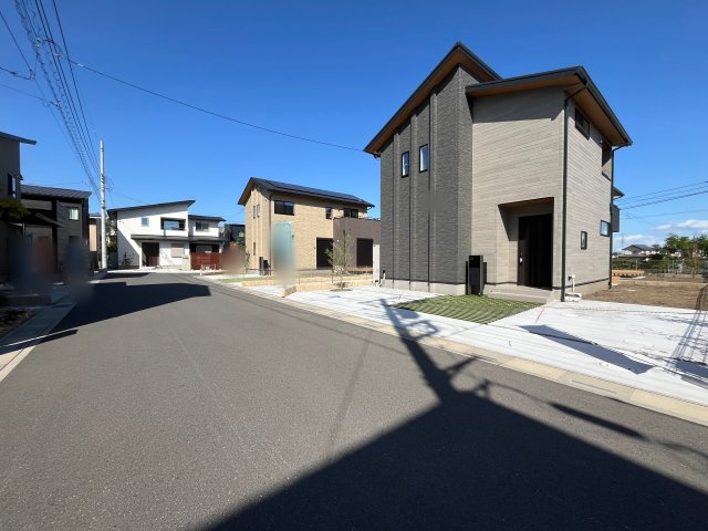 【前面道路含む現地写真】 | 熊谷市末広　新築戸建　フェリディアガーデン　4号棟