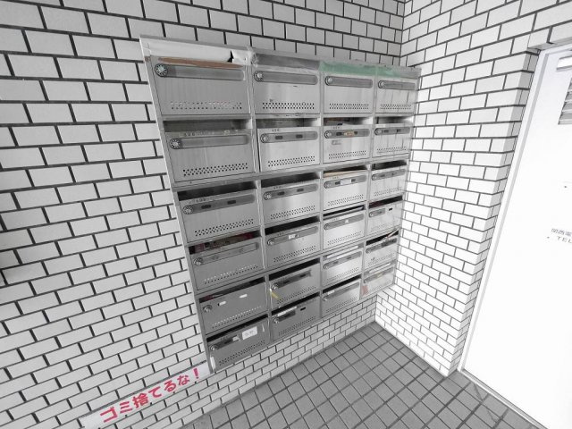 白鷹真野マンションのエントランス