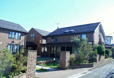 【外観】 | ラフィネ小平ⅡA棟 | レンガ造りのおしゃれな外観のデザイナーズテラスハウスです。/ラフィネ小平Ⅱ