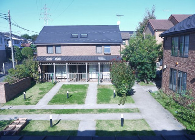 【外観】 | ラフィネ小平ⅡA棟 | 芝生は丁寧に管理されています。/ラフィネ小平Ⅱ