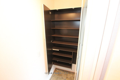 【ロビー】 | コートHiguchiA | シューズクローク
コートHiguchiA棟202号室　2022/4/26撮影