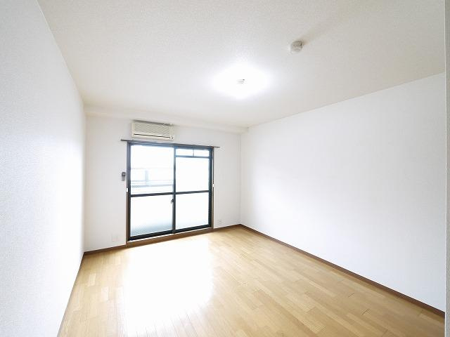 杉ヶ町北ビルの洋室|明るい洋室です