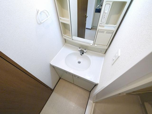 杉ヶ町北ビルの洗面所|忙しい朝には欠かせない洗面所です