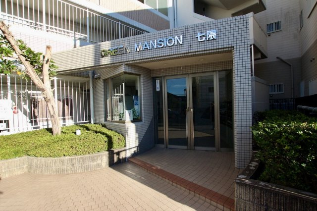 グリーンマンション七隈のエントランス