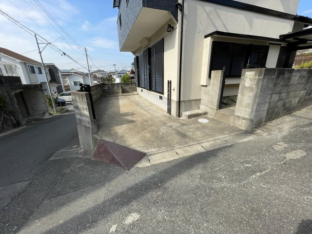 南区中尾２丁目戸建ての駐車場