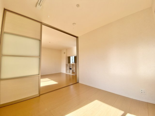 セジュール南方の洋室
