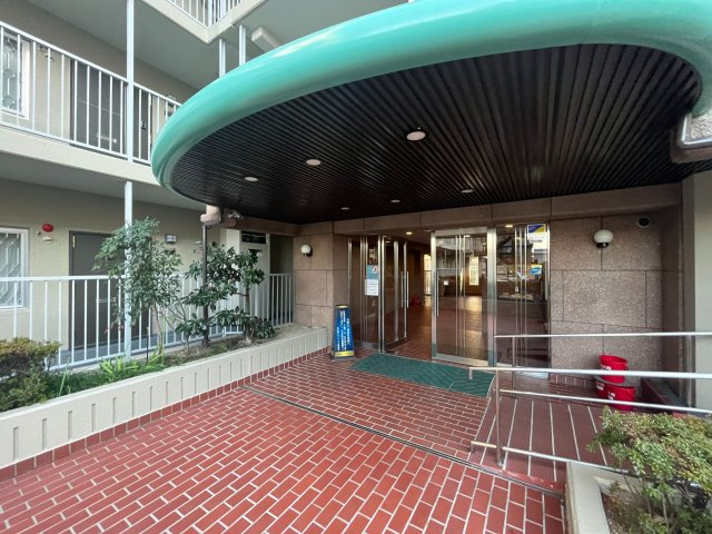 「梅小路京都西」駅徒歩１０分◆令和５年９月リフォーム完了◆収納充実３ＬＤＫ◆梅小路スカイハイツＢ棟のエントランス|エントランス