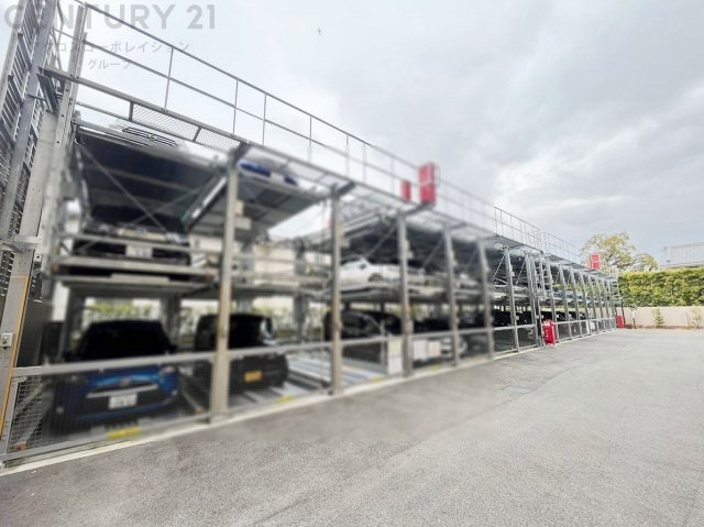 【駐車場】
駐車場は機械式駐車場システムを採用しています。
※駐車場の空き状況については変動しますので最新の情報については担当者までお問合せください