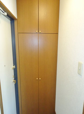 【玄関】 | サン・オーレせんだ | シューズボックス　(写真は反転イメージです)