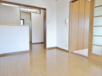 【居間・リビング】 | サン・オーレせんだ | (写真は反転イメージです)