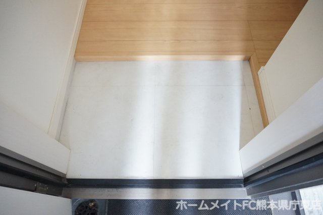 熊本市中央区琴平１丁目のアパートの玄関
