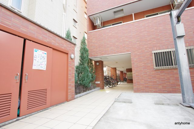 ラ・ヴィ江坂イースト　仲介手数料無料のエントランス