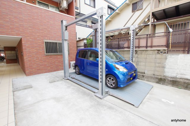 ラ・ヴィ江坂イースト　仲介手数料無料の駐車場