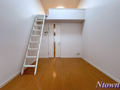 【居間・リビング】 | loft4千種 | こちらの居間で趣味の時間をお楽しみください