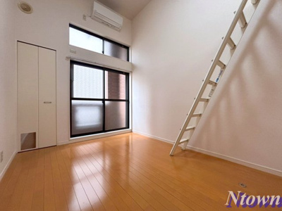 【居間・リビング】 | loft4千種 | こちらのリビングで趣味の時間をお楽しみください