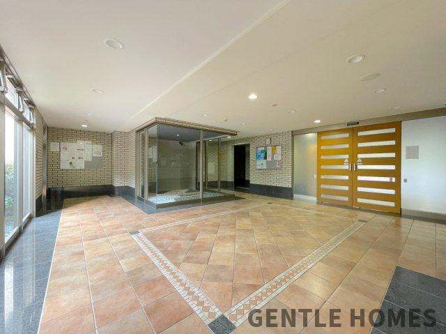 8号館のエントランス