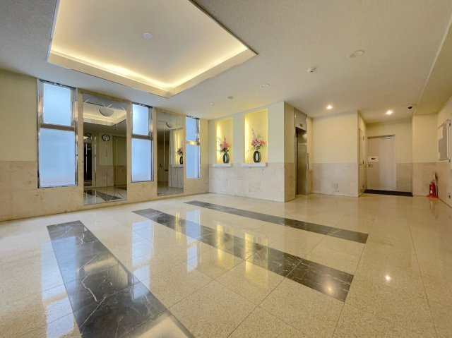 アルバクレスタ箱崎のエントランス