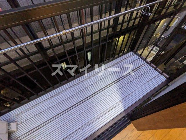 スタジオ北柏２号棟のバルコニー