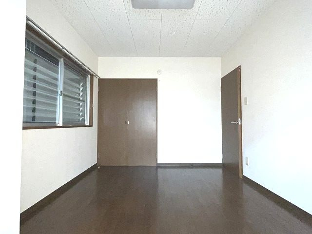 ルミネ中沢の洋室|使い勝手のいい洋室です