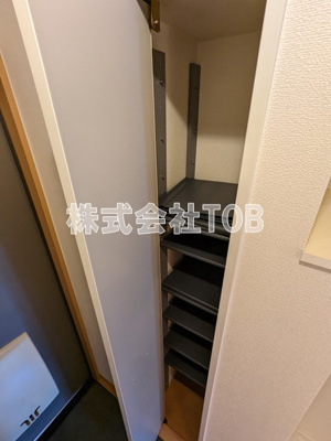 【設備】 | リレントヒルズ | シューズボックス※クリーニング中の写真※別号室同間取り参考写真