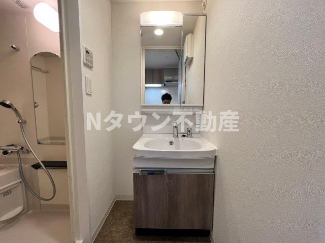 【独立洗面台】 | プレサンス鶴舞駅前レジス | 独立洗面化粧台が付いています