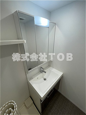 【独立洗面台】 | ルフレ　世田谷ノール | 3面鏡　シャンプードレッサー※同間取り別号室写真です