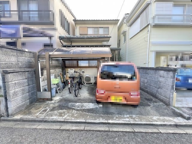 瑞穂区北原町二丁目戸建の駐車場