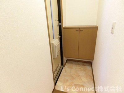 【玄関】 | アルブルコリーヌⅡ | 下駄箱で靴も収納できます。