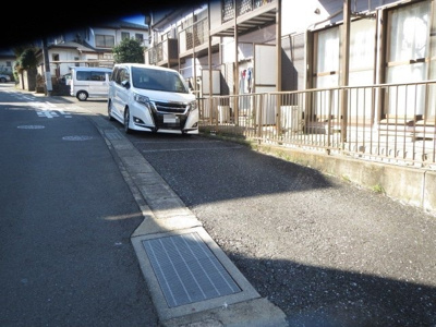 【駐車場】 | ブルゴーニュ | 駐車場に車を止められます