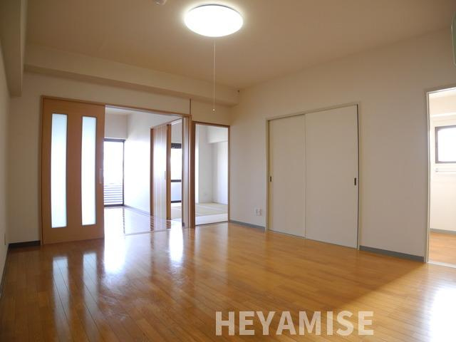 コリーナ島の居間・リビング|※反転間取りの別の階のお部屋の写真です※