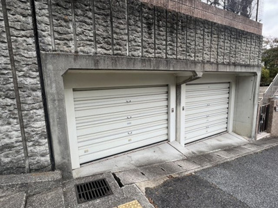 【駐車場】 | 大月台戸建 | 堀込車庫２台付き＾＾車・バイク好きは必見ですよ♪