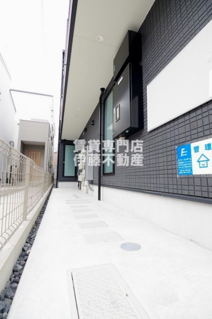 プリシェール名塚の駐車場