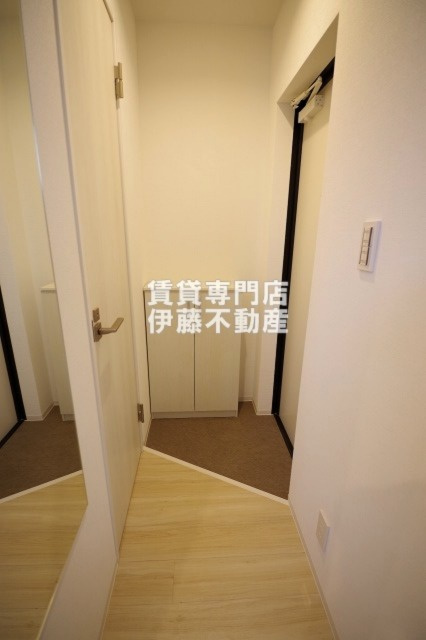 プリシェール名塚の玄関