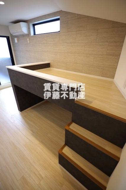 プリシェール名塚の内装|ロフト収納