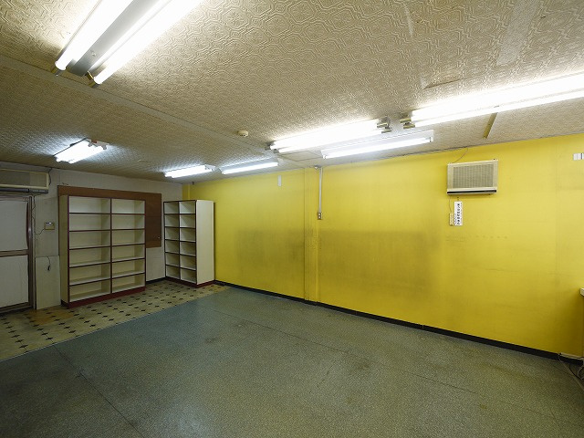 粕本ビルの内装|明るい色調の室内です