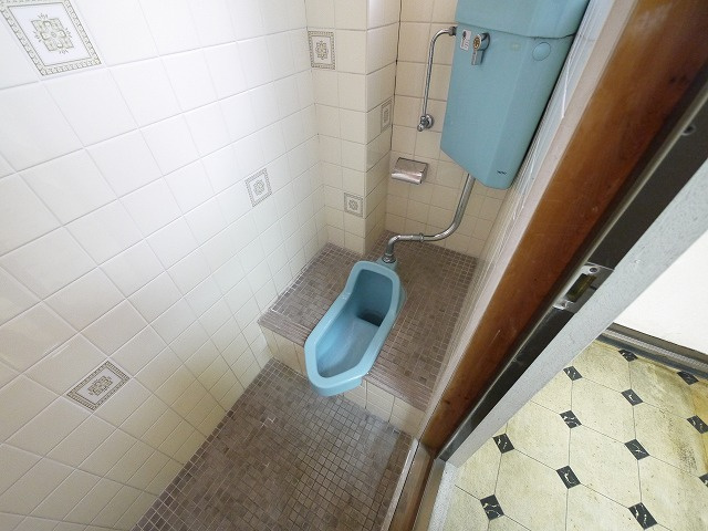 粕本ビルのトイレ|和式トイレです