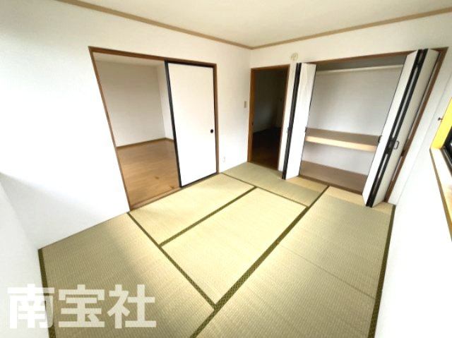 【和室】 | ２面採光の和室。収納もあります