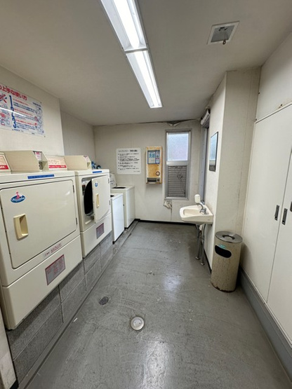 【展望】 | ミングルAP.栗谷一番館 | 共用部にあるコインランドリーです♪洗濯物の多い日や乾きにくい季節に便利ですね◎