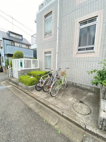 【その他共用部分】 | ミングルAP.栗谷一番館 | 敷地内に駐輪場を完備しています！荷物が重いときに自転車があれば助かりますね！