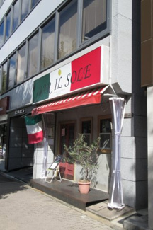 【外観】 | 一階に飲食店舗入居中