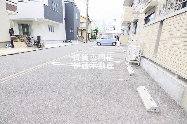 アレーズの駐車場