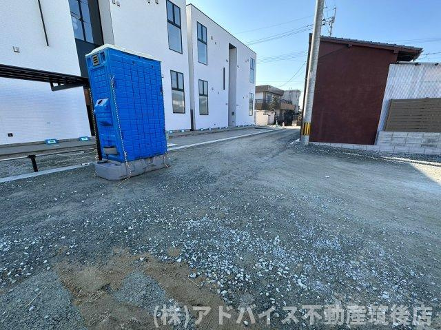 八女市本村のアパートの駐車場