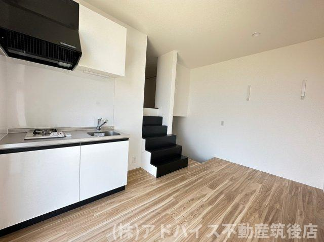 八女市本村のアパートの洋室