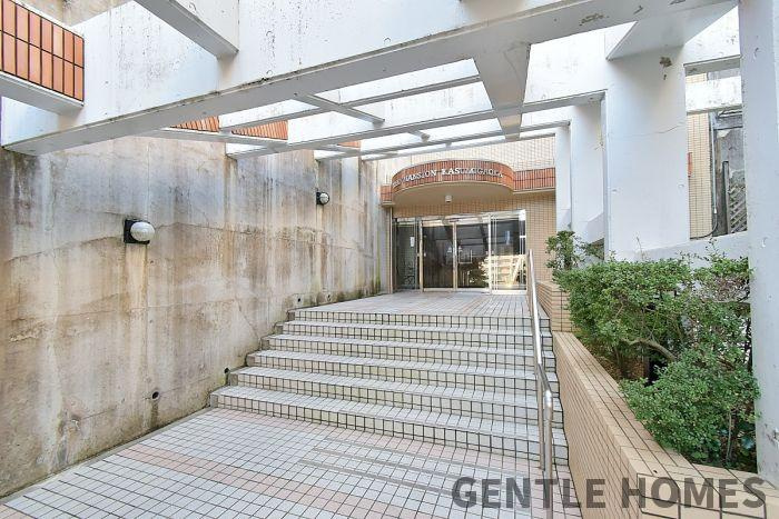 東峰マンション香住ケ丘のエントランス