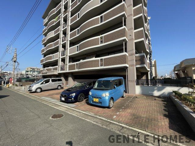 アムール高宮東の駐車場