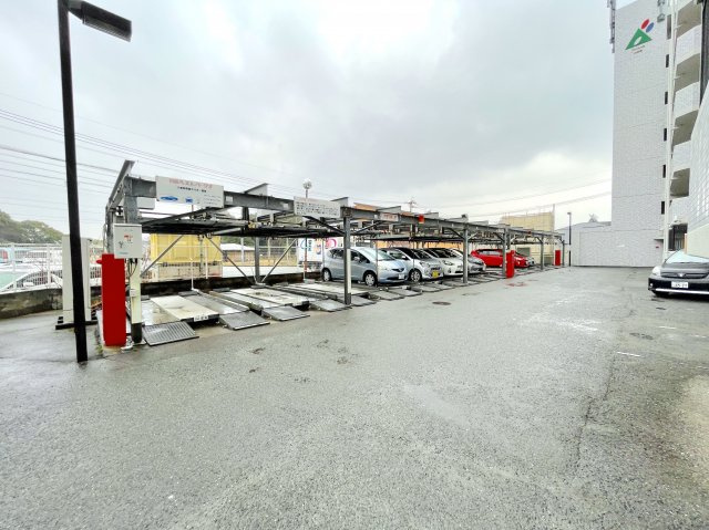 アルフィーネ大野城の駐車場