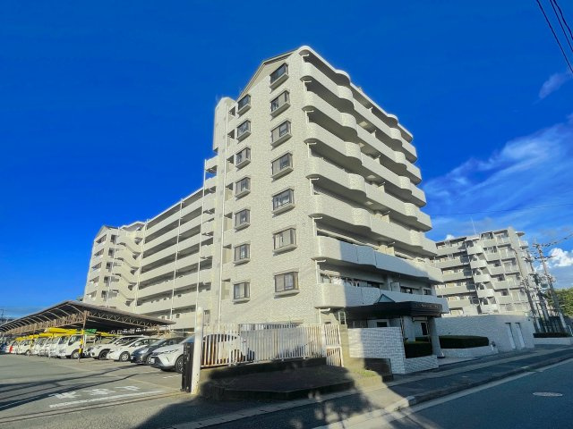 ライオンズマンション箱崎南の外観|築３０年【吉塚駅】徒歩１２分
【東吉塚小学校】【吉塚中学校】