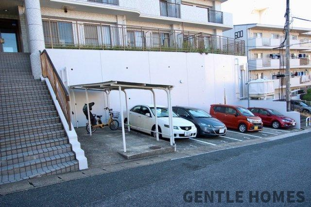 ライオンズマンション寺塚の駐車場
