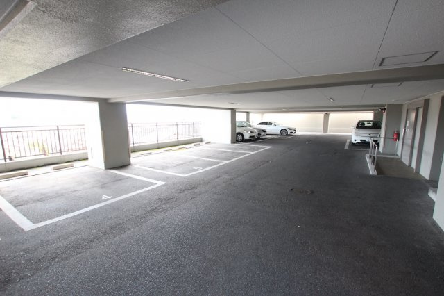 やよい坂パーク・ホームズの駐車場