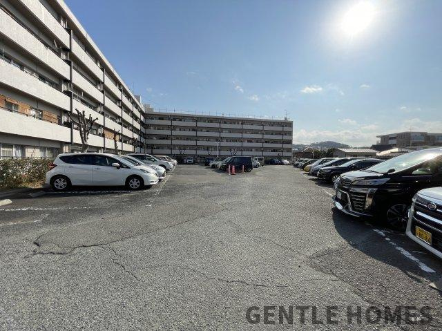 福岡高宮マンションの駐車場